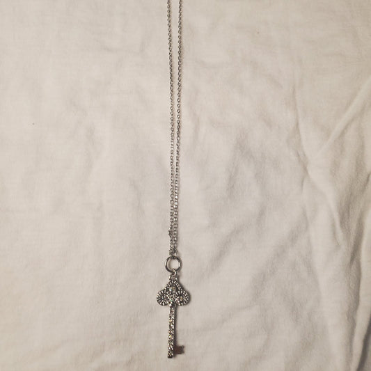 NWT GUESS Crystal Key Pendant Necklace