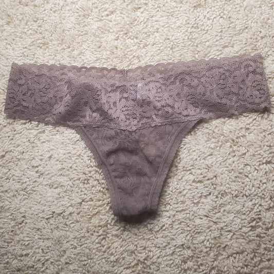 Felina Signature Stretchy Lacy Low Rise Thong Size S